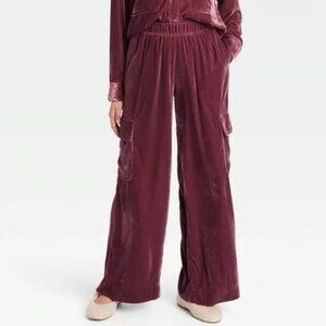 Universal Thread Women's Mid Rise Wide Leg Velvet Cargo Pants